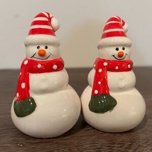 Snowman Red & White w/scarf Salt & Pepper Shaker